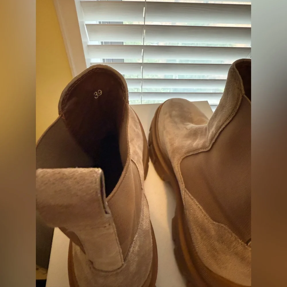 MONCLER Hevea Chelsea Light Beige Leather Boots, EU 39 - Picture 3 of 11